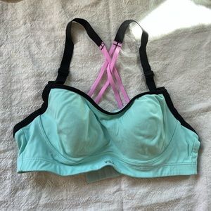 “VSX Sport” bra, size 36B with underwire and slight padding in great shape!